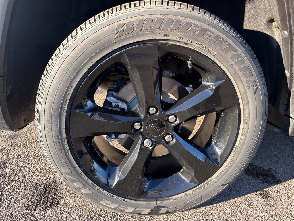 Used 2025 Jeep Grand Cherokee Altitude AWD/4WD image 9