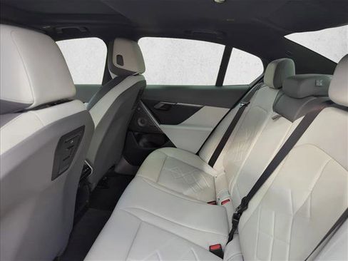 Used 2026 BMW 540i xDrive w/ M Sport Package image 17