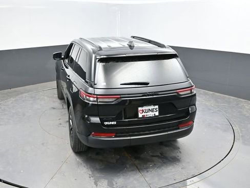 Used 2025 Jeep Grand Cherokee Altitude AWD/4WD image 40