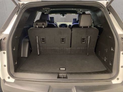 Used 2023 Chevrolet Traverse RS FWD image 22