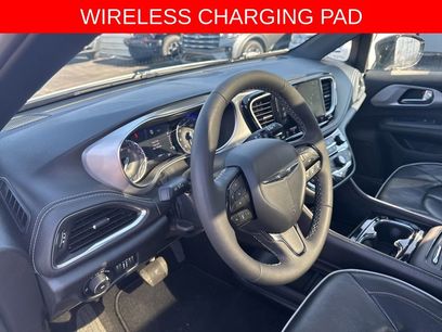 Used 2025 Chrysler Pacifica Limited