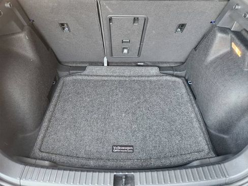Used 2023 Volkswagen Taos SE w/ Panoramic Sunroof Package FWD image 23
