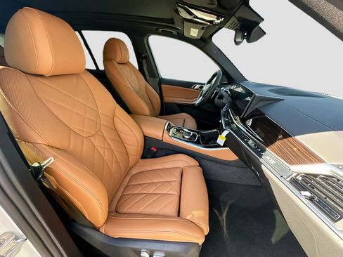 New 2026 BMW X5 xDrive50e image 23