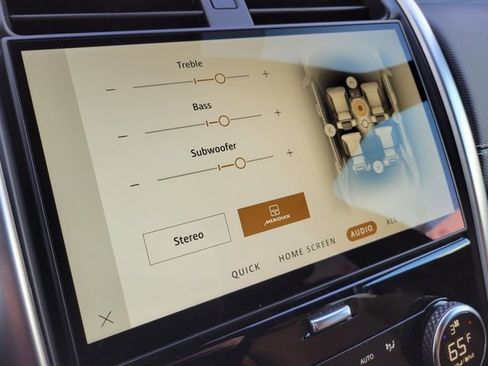 Used 2023 Land Rover Discovery Metropolitan Edition image 36