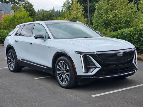 New 2026 Cadillac Lyriq Sport w/ LPO, Floor Liner Package AWD/4WD image 7