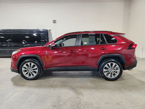 Used 2019 Toyota RAV4 XLE Premium image 7