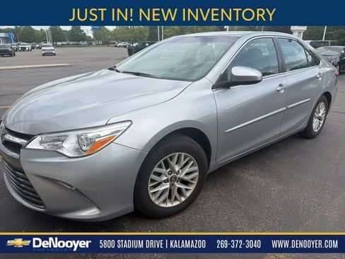 Used 2016 Toyota Camry LE FWD image 1