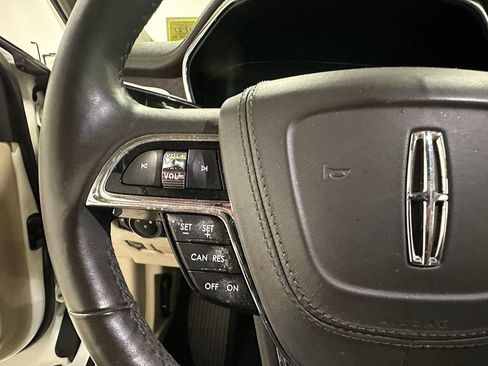 Used 2018 Lincoln Continental Reserve w/ Continental Climate Package AWD/4WD image 35