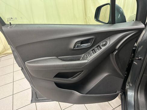 Used 2020 Chevrolet Trax LS image 32
