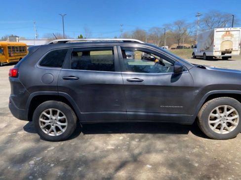 Used 2015 Jeep Cherokee Latitude w/ Cold Weather Group AWD/4WD image 4
