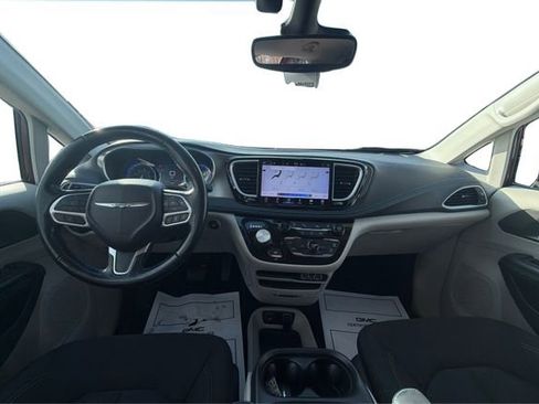 Used 2021 Chrysler Pacifica Touring w/ Cold Weather Group image 22