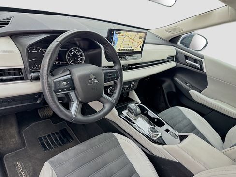 Used 2025 Mitsubishi Outlander SE AWD/4WD image 7