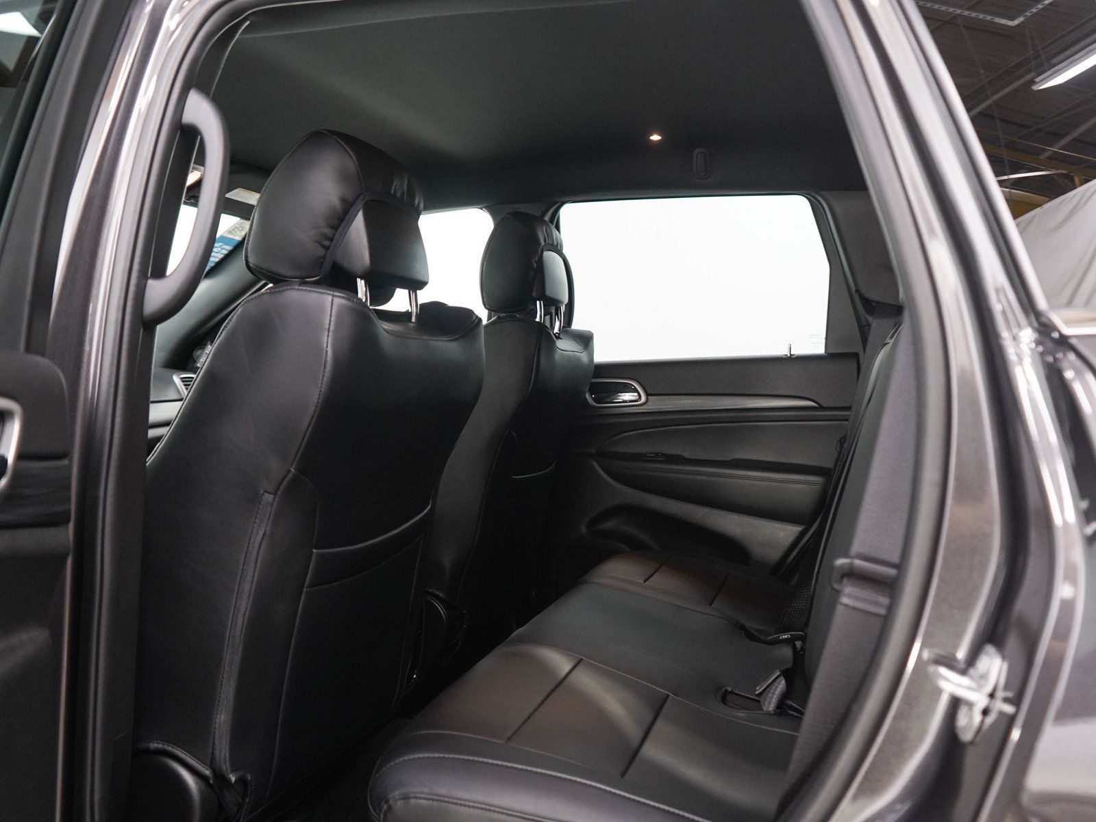 Used 2021 Jeep Grand Cherokee Laredo AWD/4WD image 17