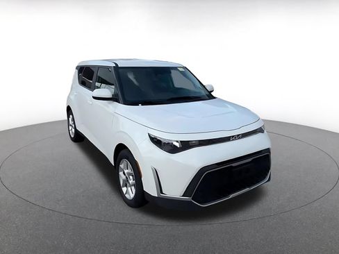 Used 2025 Kia Soul LX w/ LX Technology Package FWD image 3