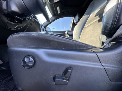 Used 2021 Jeep Grand Cherokee Laredo X image 12