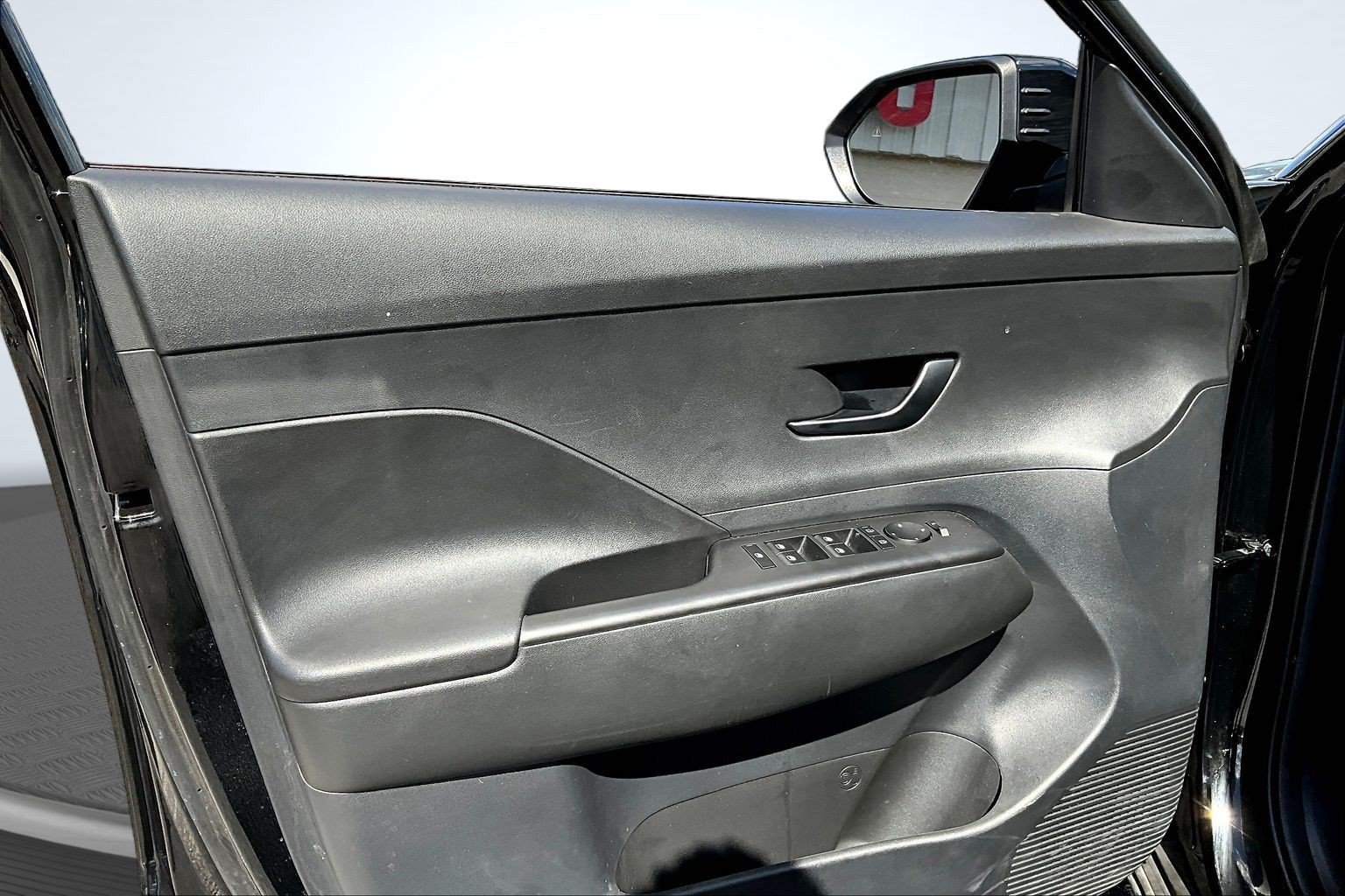 Used 2025 Hyundai Kona SEL FWD image 18