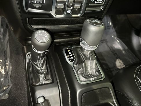 Used 2022 Jeep Wrangler Unlimited Sahara w/ Cold Weather Group image 28