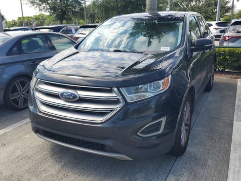 Used 2018 Ford Edge Titanium w/ Equipment Group 301A FWD image 3
