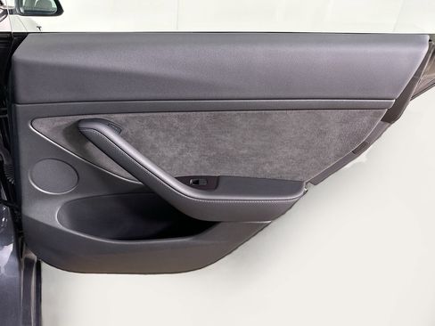 Used 2023 Tesla Model 3 Standard Range image 31