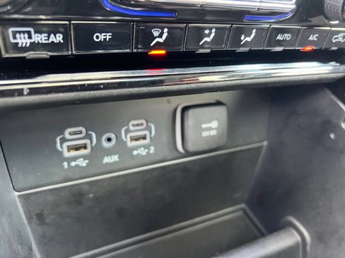 Used 2023 Jeep Grand Cherokee Limited AWD/4WD image 35