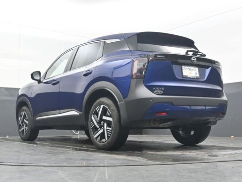 Certified 2025 Nissan Kicks SV image 28