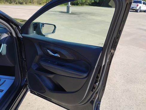 Used 2024 GMC Terrain SLT image 14