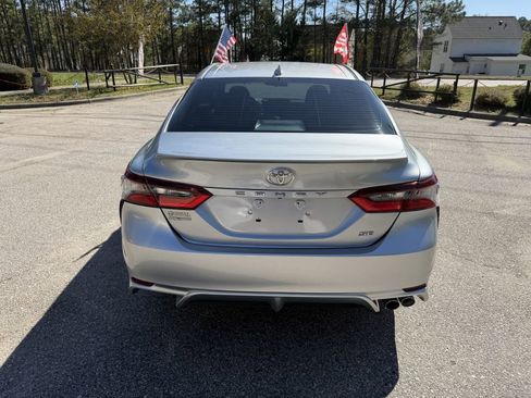 Used 2021 Toyota Camry SE FWD image 6