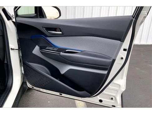 Used 2019 Toyota C-HR XLE image 19