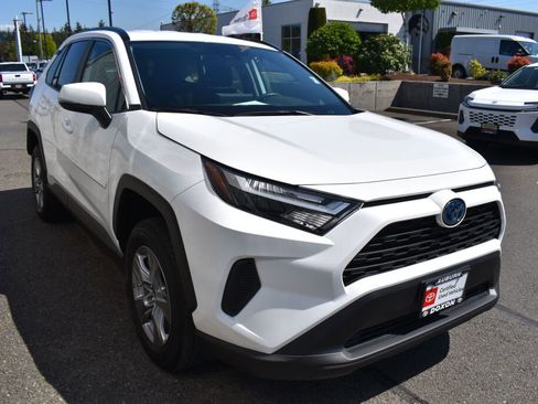 Certified 2024 Toyota RAV4 LE AWD/4WD image 3