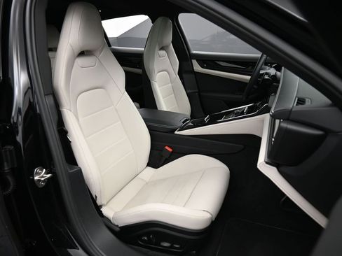 Certified 2025 Porsche Panamera 4 AWD/4WD image 29