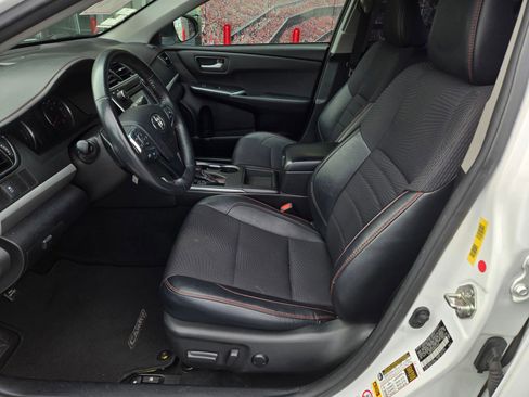 Used 2016 Toyota Camry SE image 16