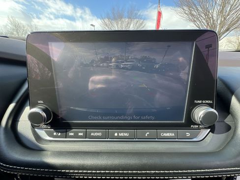 Used 2022 Nissan Rogue SV image 19