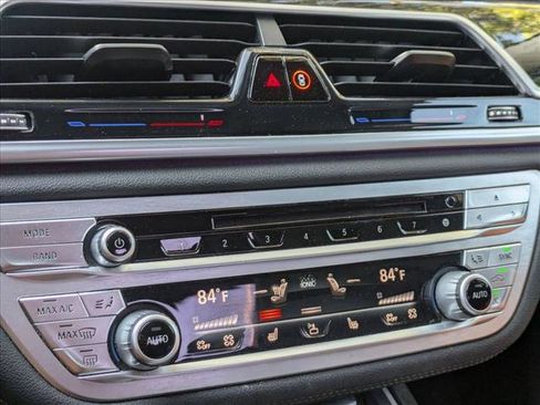 Used 2020 BMW 745e xDrive image 9