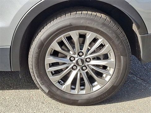 Used 2024 Cadillac XT4 Premium Luxury image 28