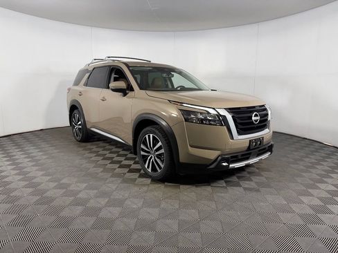 Used 2025 Nissan Pathfinder Platinum w/ Cargo Package AWD/4WD image 5
