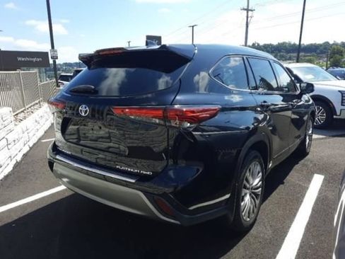 Used 2023 Toyota Highlander Platinum AWD/4WD image 3