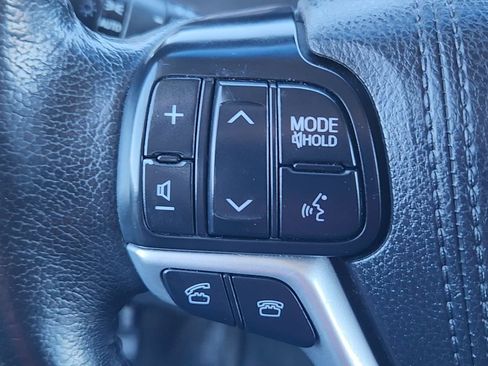 Used 2016 Toyota Sienna XLE image 12