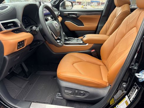 New 2026 Toyota Highlander Platinum AWD/4WD image 11