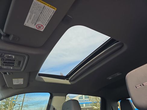 Certified 2022 GMC Sierra 3500 Denali image 23