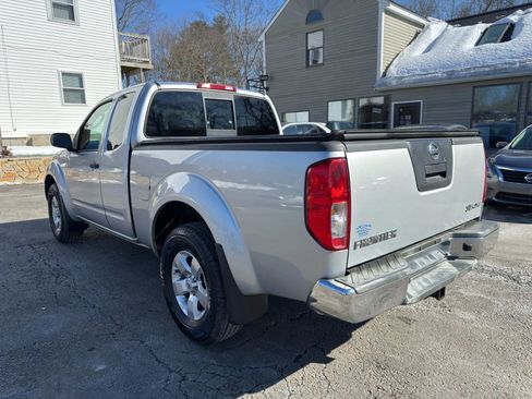 Used 2010 Nissan Frontier SE w/ SE Value Truck Pkg image 5