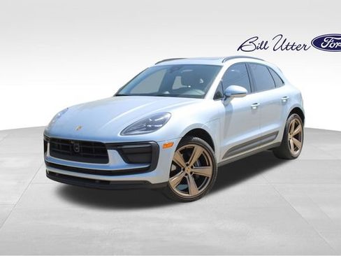 Used 2024 Porsche Macan AWD/4WD image 1