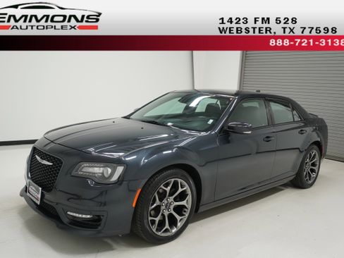 Used 2018 Chrysler 300 S w/ 300S Premium Group image 1