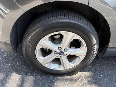 Used 2018 Ford Edge SE FWD image 19