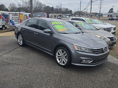 Used 2018 Volkswagen Passat 2.0T SEL Premium image 2