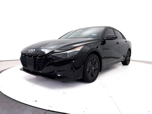 Used 2022 Hyundai Elantra SEL w/ Convenience Package FWD image 13