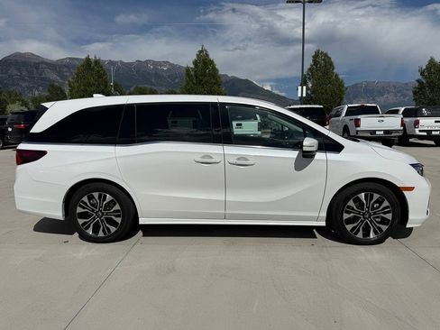 Used 2026 Honda Odyssey Elite image 2