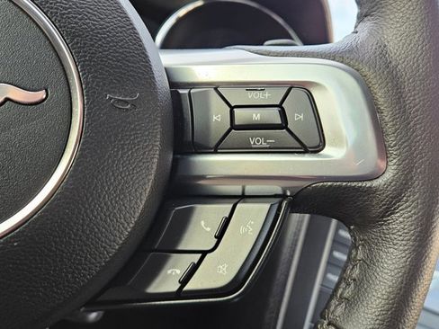 Used 2015 Ford Mustang Coupe RWD image 25