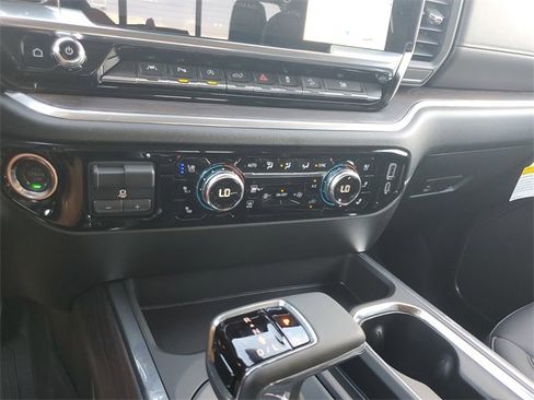 New 2026 GMC Sierra 1500 SLT image 16