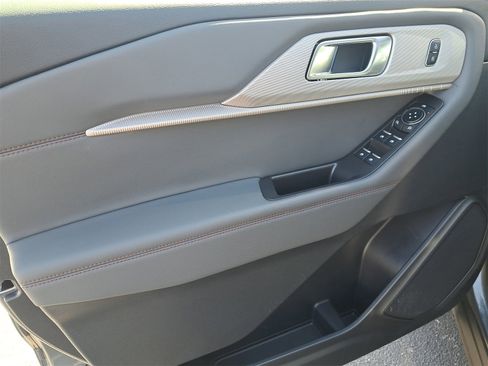 Certified 2025 Ford Explorer Active w/ Active Comfort Package image 14