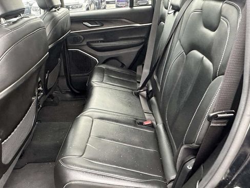 Used 2023 Jeep Grand Cherokee Limited w/ Black Appearance Package AWD/4WD image 11